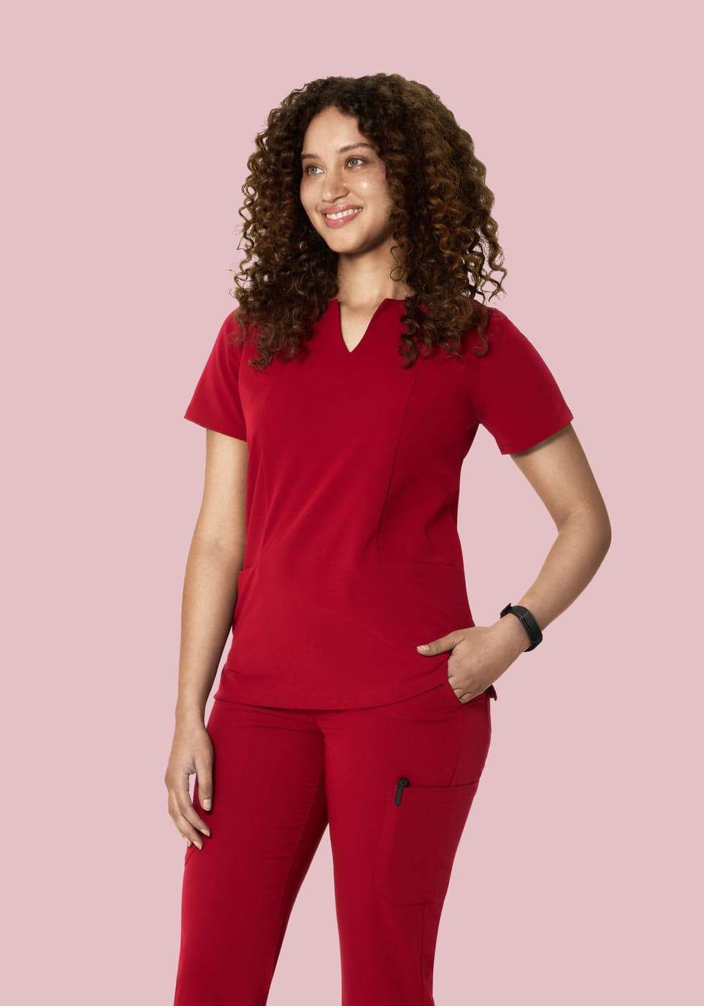 5 Cepli Çentik Yaka Scrub Üst — Kardinal Kırmızısı