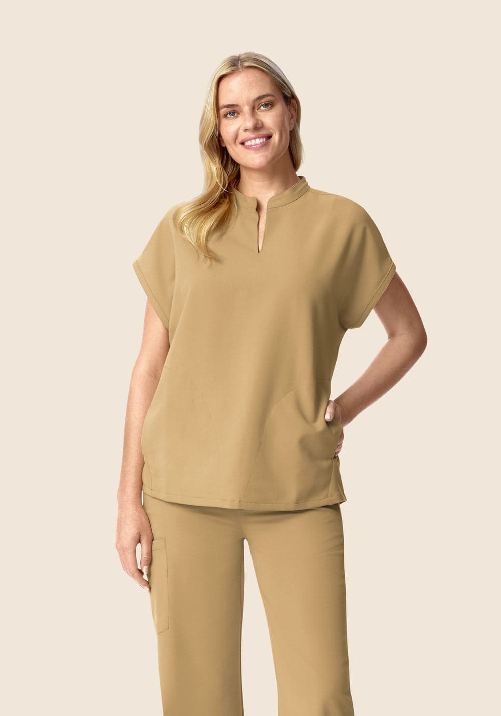 Hakim Yaka Dolman Scrub Üst — Latte