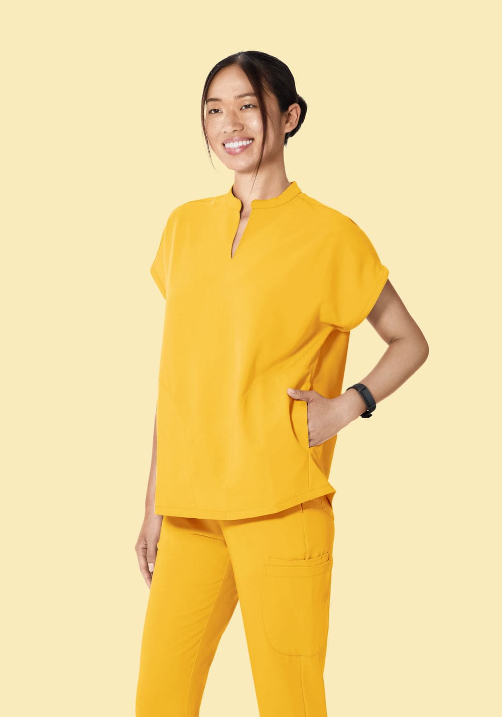 Hakim Yaka Dolman Scrub Üst — Nergis Sarısı